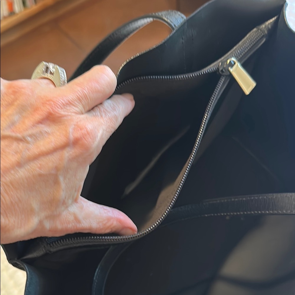 Furla Black Leather Tote with Structured Design - Picture 5 of 8